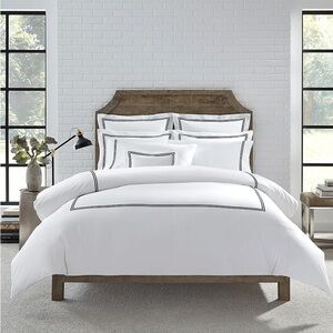 SFERRA Grand Hotel Queen Sheet/ Pillow Cases Bedding Set with Black Accents